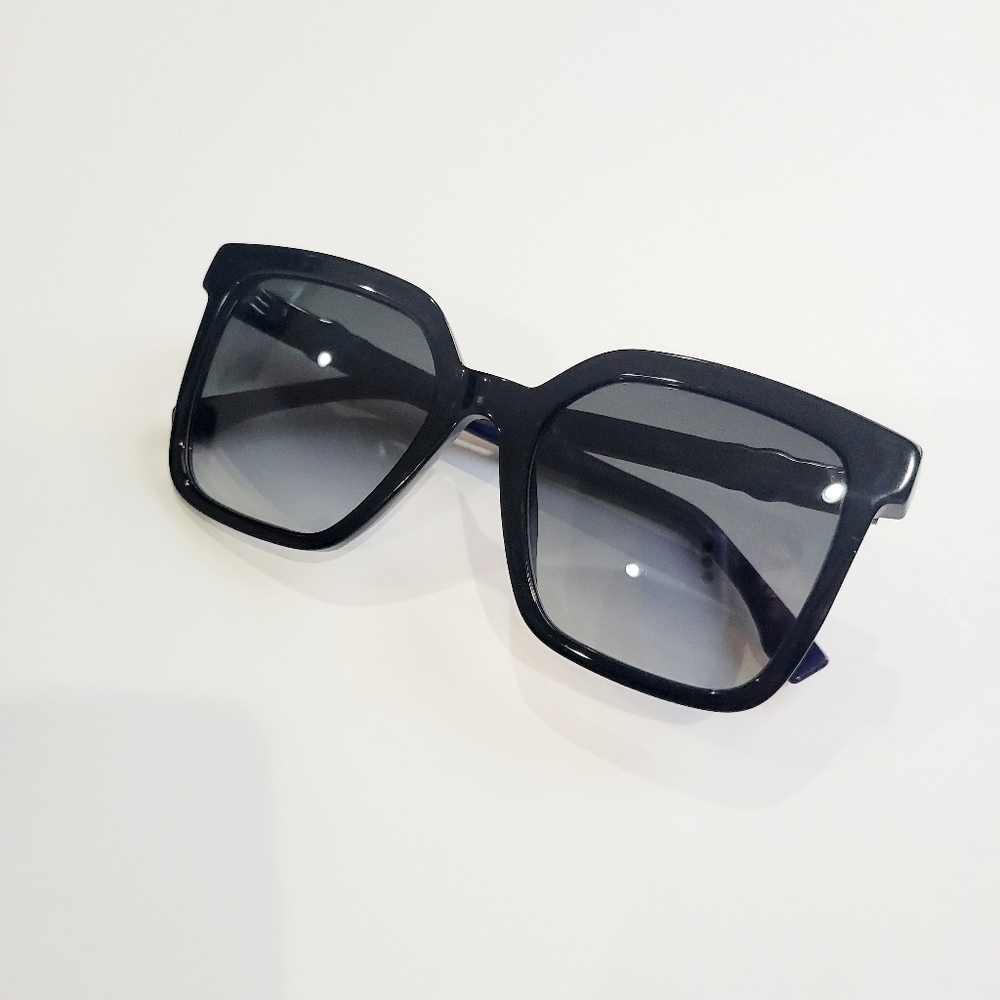 Fendi Square Sunglasses Black Silver Studs - Picture 8 of 13